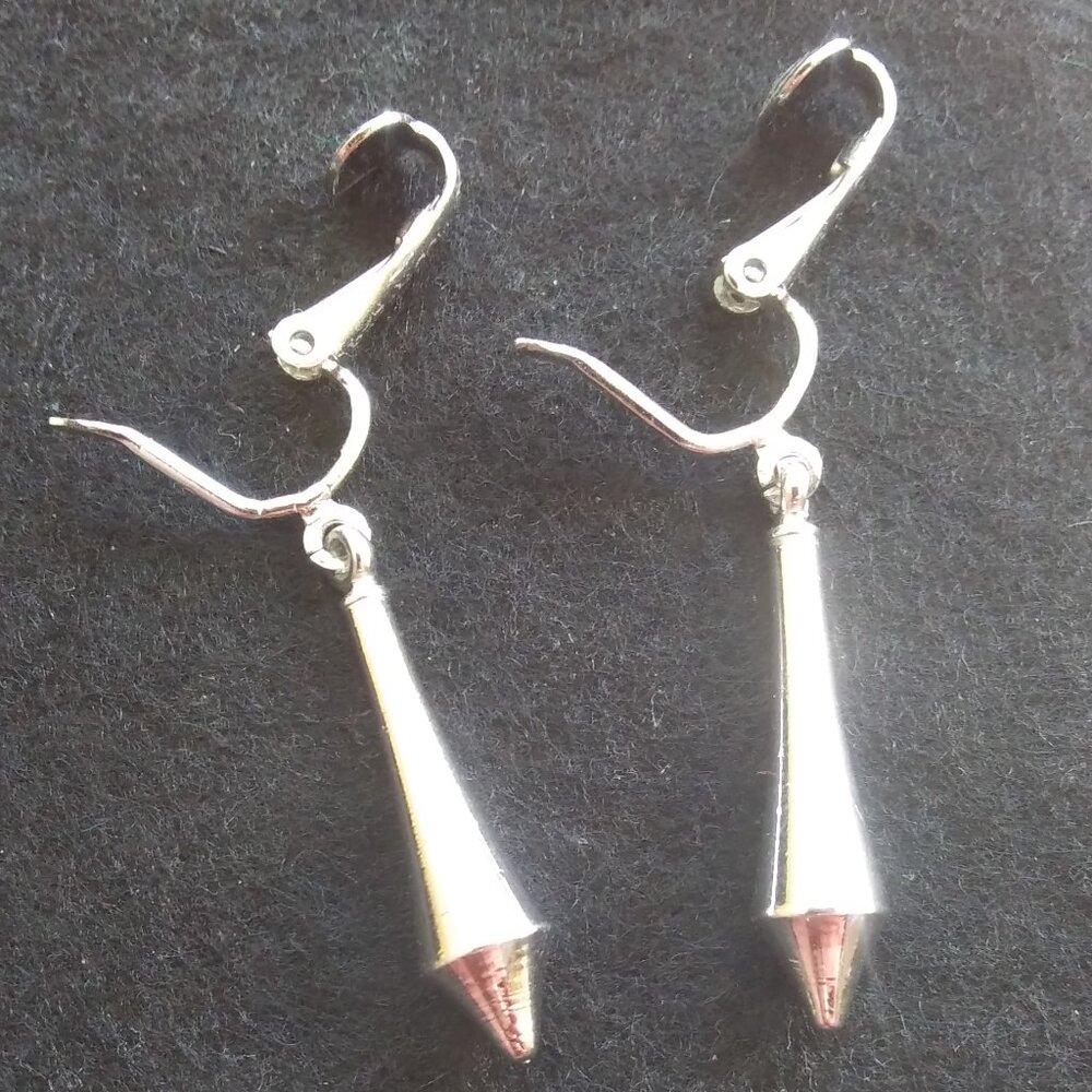 Vintage silver tone clip dangle earrings light weight Sarah Coventry